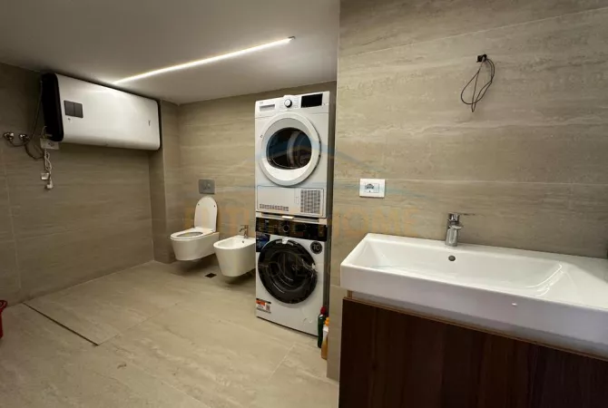 Appartamento in vendita a Tirana 2+1, Arredato