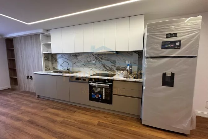 Appartamento in vendita a Tirana 2+1, Arredato