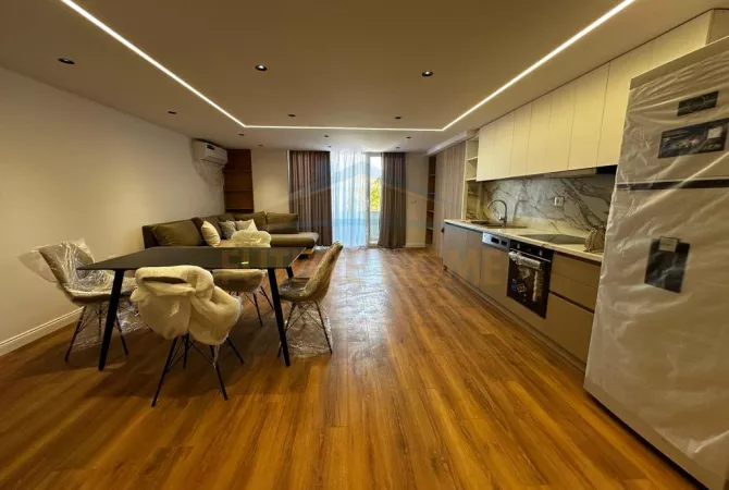 Appartamento in vendita a Tirana 2+1, Arredato