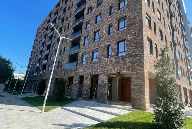 Shitet Apartament 2+1+2 – Rruga 5 Maj , Tiranë