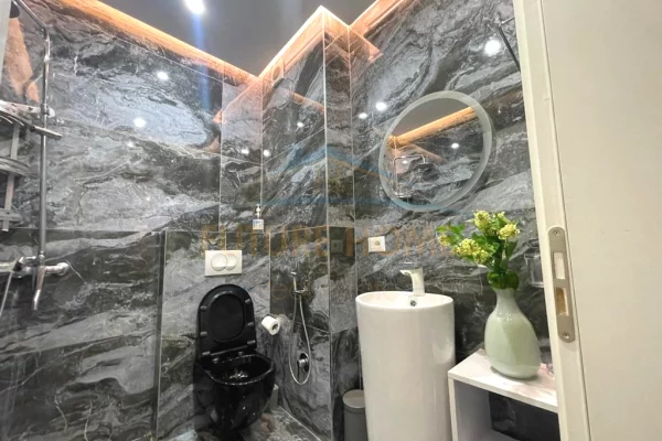 Shtepi ne shitje Apartament ne Tirane, 3+1, Mobilimi E mobiluar, Pagesa 390,000  Euro.