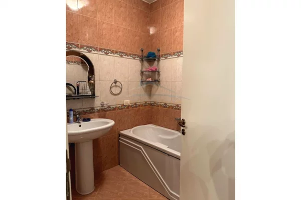 Shtepi ne shitje Apartament ne Tirane, 2+1, Mobilimi E mobiluar, Pagesa 250,000  Euro.