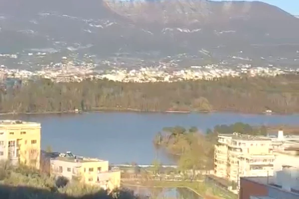 Shitet Apartament 2+1+2, tek kopshti botanik.260.000 euro