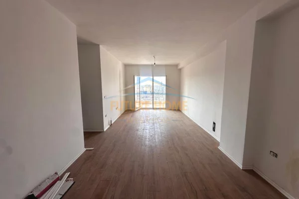 Shtepi ne shitje Apartament ne Tirane, 2+1, Mobilimi Bosh, pa mobiluar, Pagesa 223,500  Euro.