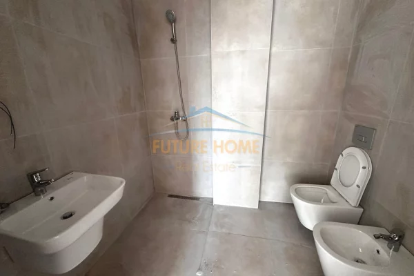 Shtepi ne shitje Apartament ne Tirane, 2+1, Mobilimi Bosh, pa mobiluar, Pagesa 223,500  Euro.