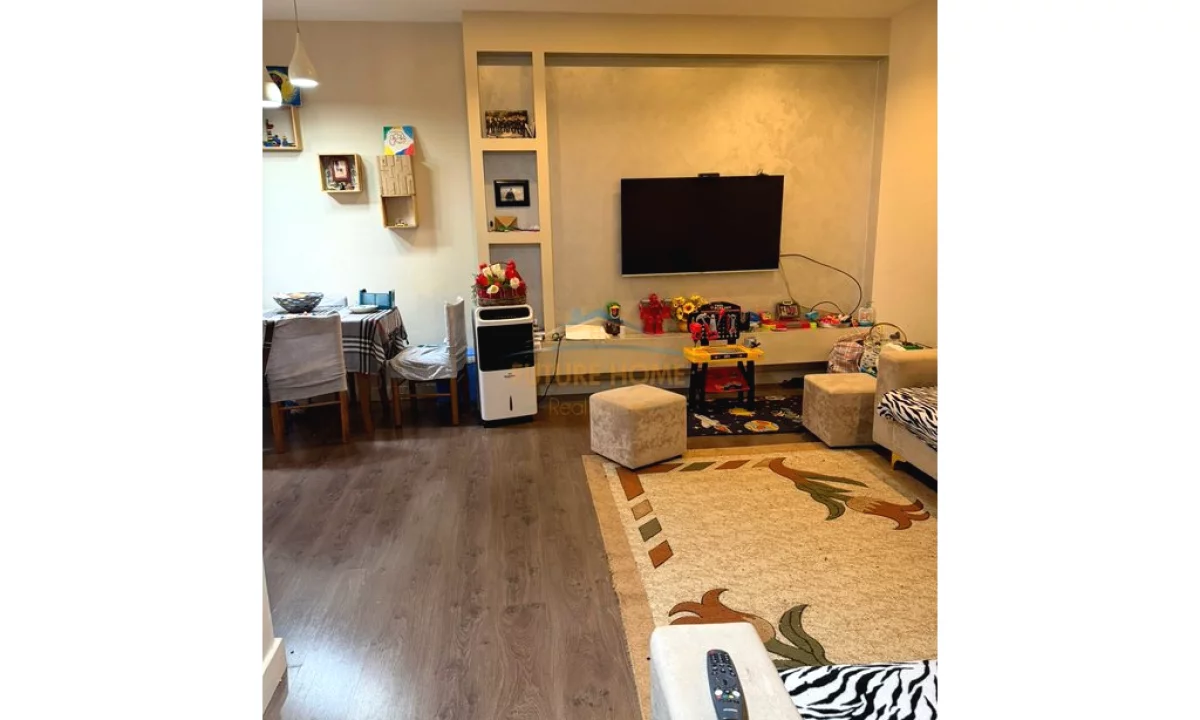 Shtepi ne shitje Apartament ne Tirane, 2+1, Mobilimi E mobiluar, Pagesa 140,000  Euro.