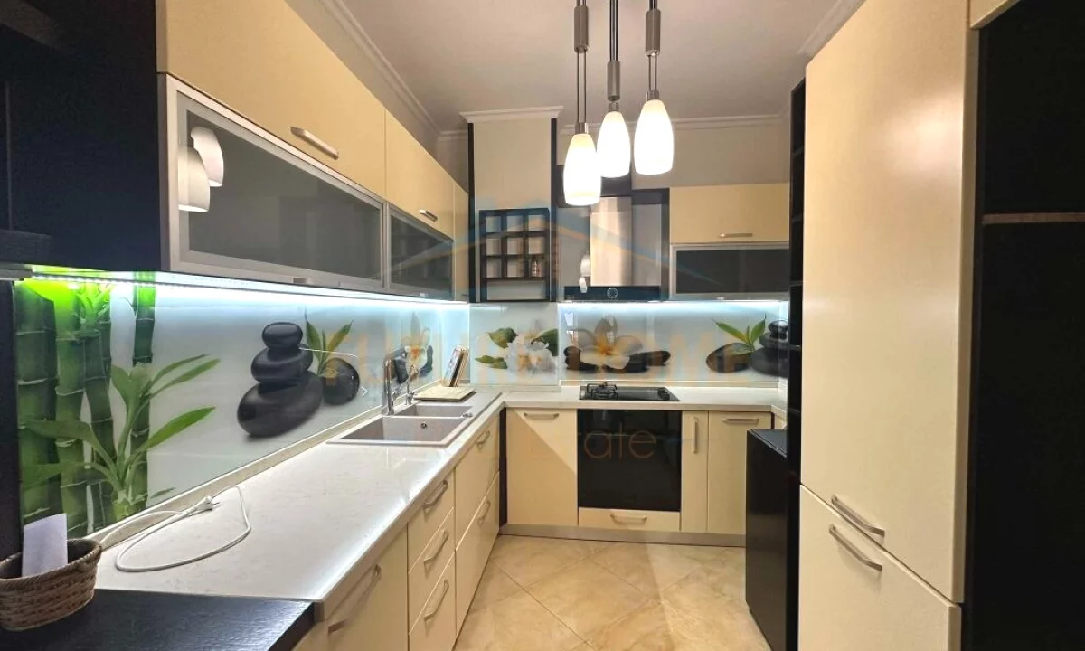 Shtepi me qera Apartament ne Tirane, 2+1, Mobilimi E mobiluar, Pagesa 500  Euro.