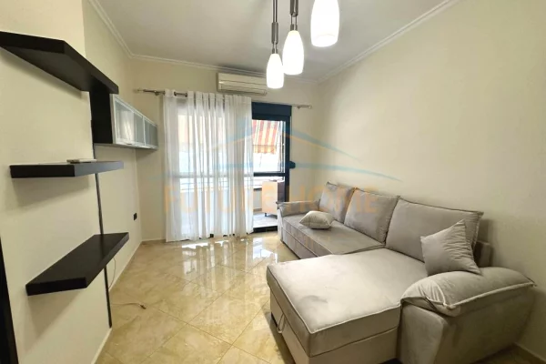 Shtepi me qera Apartament ne Tirane, 2+1, Mobilimi E mobiluar, Pagesa 500  Euro.