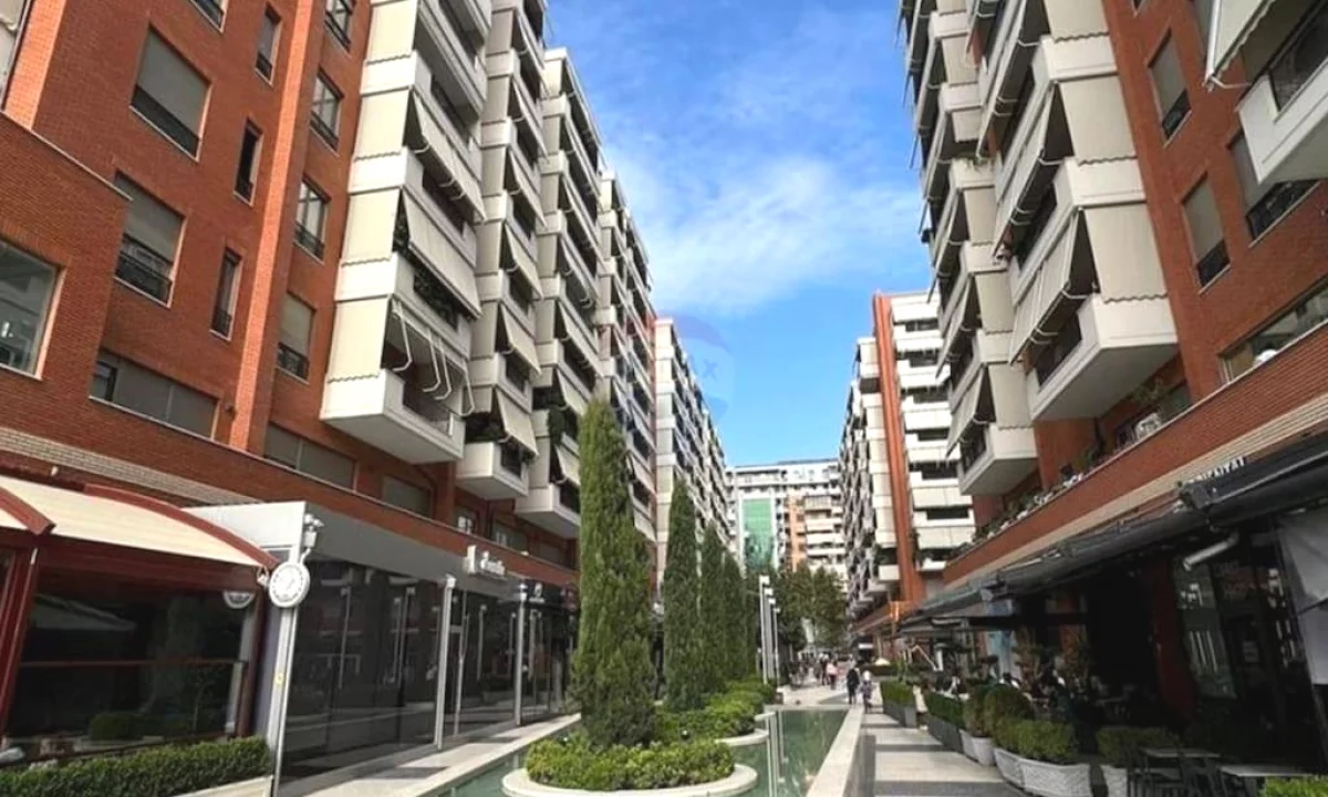 Shtepi ne shitje Apartament ne Tirane, 2+1, Mobilimi Bosh, pa mobiluar, Pagesa 410,000  Euro.