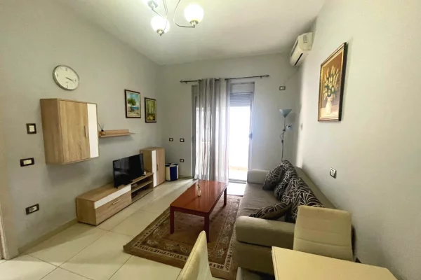 Shtepi me qera 1+1 ne Tirane - 55,000 Leke