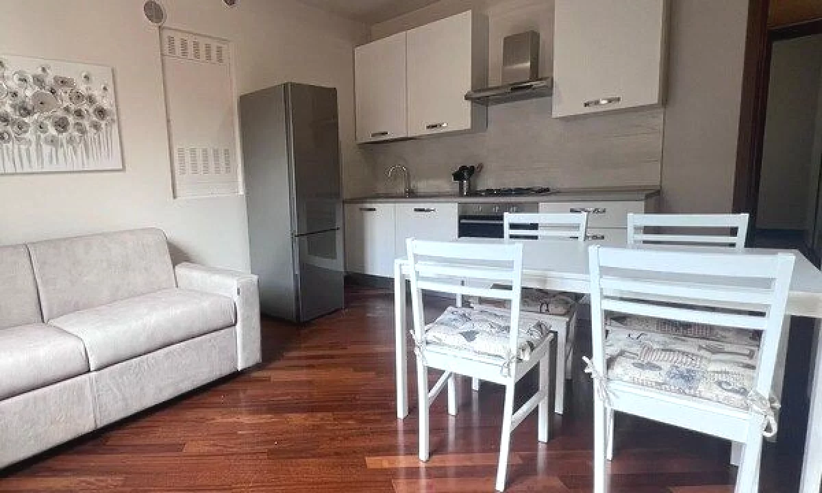 Shtepi me qera Apartament ne Tirane, 1+1, Mobilimi E mobiluar, Pagesa 500  Euro.