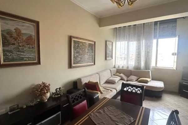 Shtepi me qera 2+1 ne Tirane - 56,000 Leke