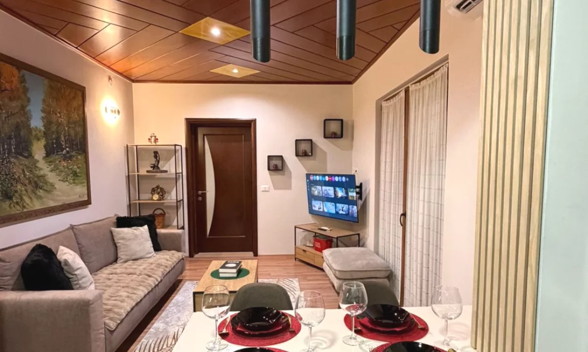 Shtepi me qera Apartament ne Tirane, 1+1, Mobilimi E mobiluar, Pagesa 550  Euro.