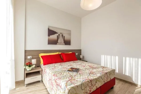 Liqeni i Thate/Fz , jepet me qera apartament 2+1.