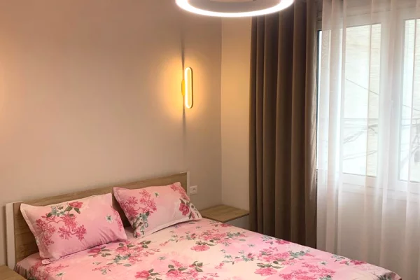 Okazion!! 21-dhjetori , Shitet apartament 1+1 (mundesi ndarje ne 2+1)