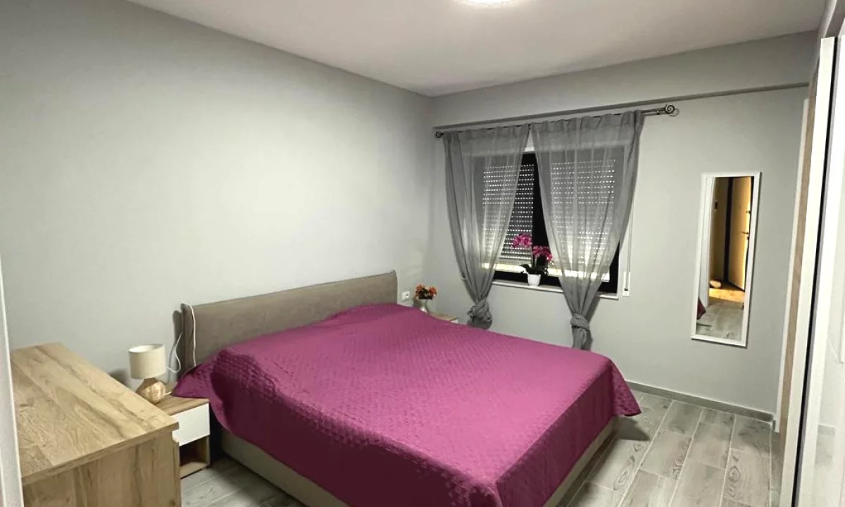 Shtepi me qera Apartament ne Tirane, 2+1, Mobilimi E mobiluar, Pagesa 600  Euro.