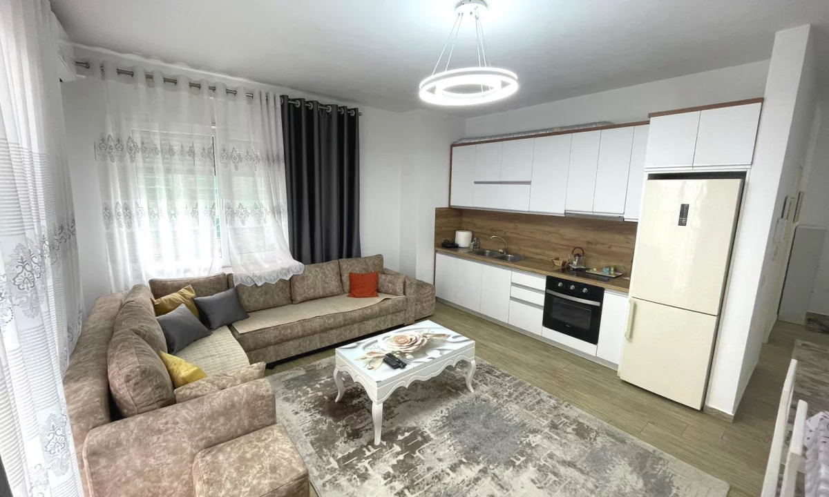 Shtepi me qera Apartament ne Tirane, 2+1, Mobilimi E mobiluar, Pagesa 50,000  Leke.