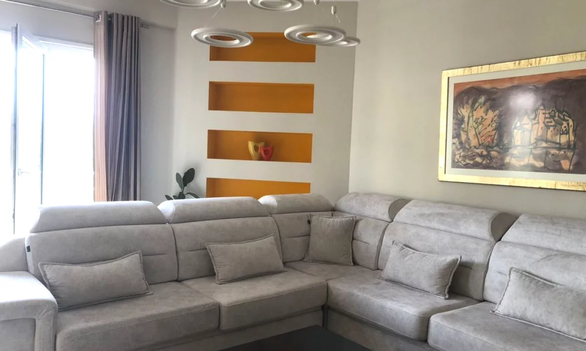 Shtepi me qera Apartament ne Tirane, 1+1, Mobilimi E mobiluar, Pagesa 55,000  Leke.