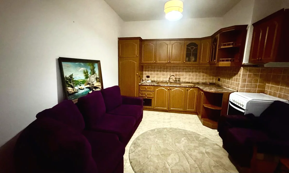Shtepi me qera Apartament ne Tirane, 1+1, Mobilimi E mobiluar, Pagesa 38,000  Leke.