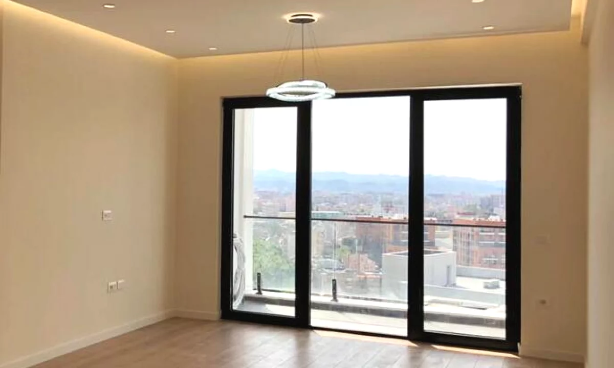 -21-Dhjetori, jepet me qera ambient per zyra 150m2!!