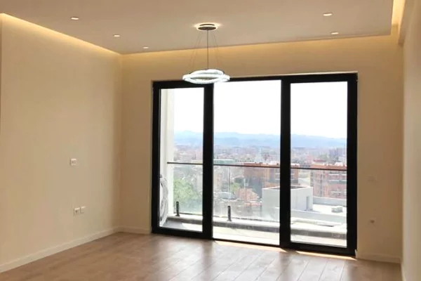 Ambient biznesi me qera 3+1 ne Tirane - 1,200 Euro