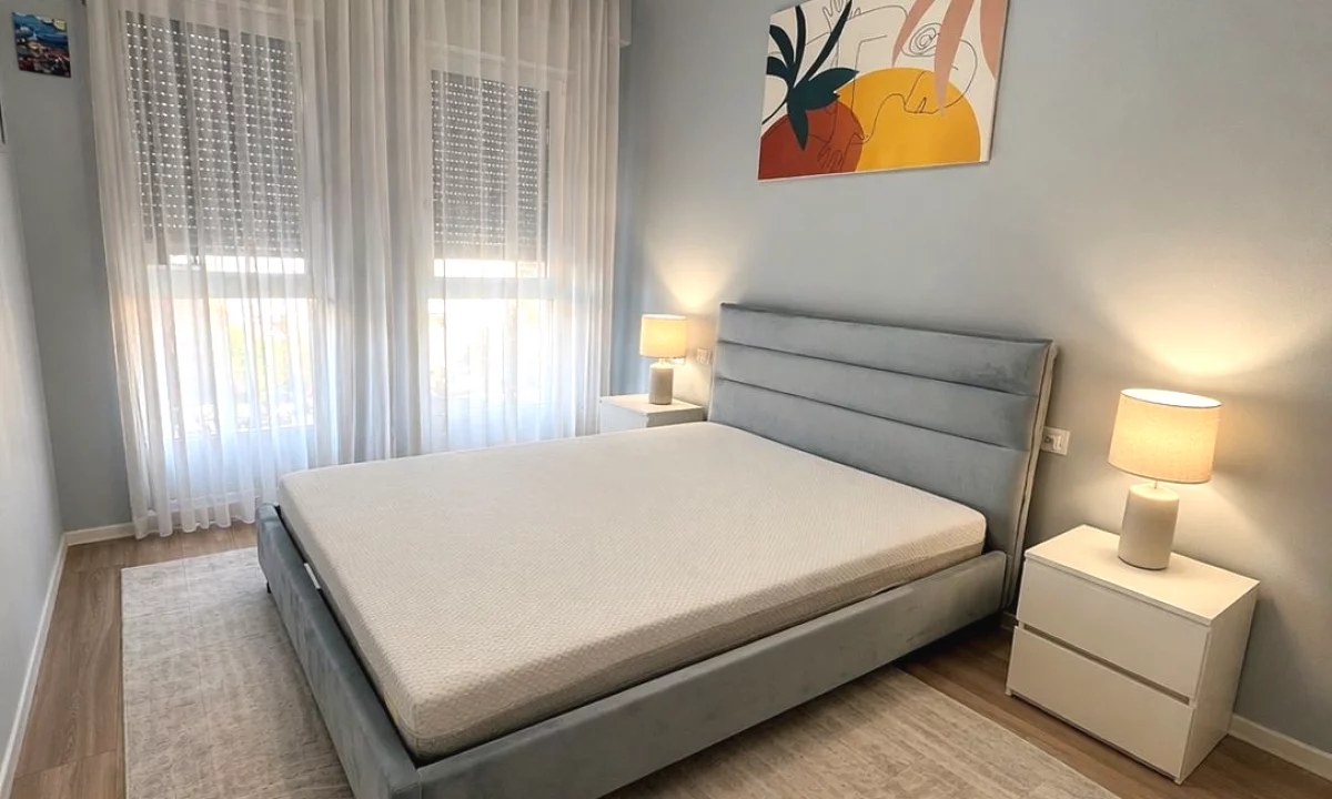 Shtepi me qera Apartament ne Tirane, 1+1, Mobilimi E mobiluar, Pagesa 55,000  Leke.