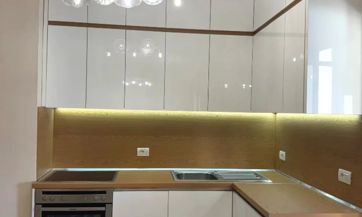 Shtepi ne shitje Apartament ne Tirane, 2+1, Mobilimi Pjeserisht e mobiluar, Pagesa 177,000  Euro.