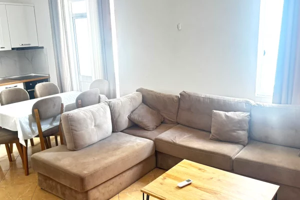 Astiri jepet me qera apartament 2+1 i arreduar !