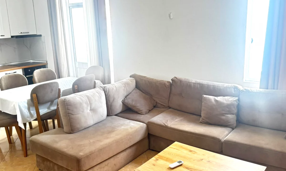 Shtepi me qera Apartament ne Tirane, 2+1, Mobilimi E mobiluar, Pagesa 45,000  Leke.