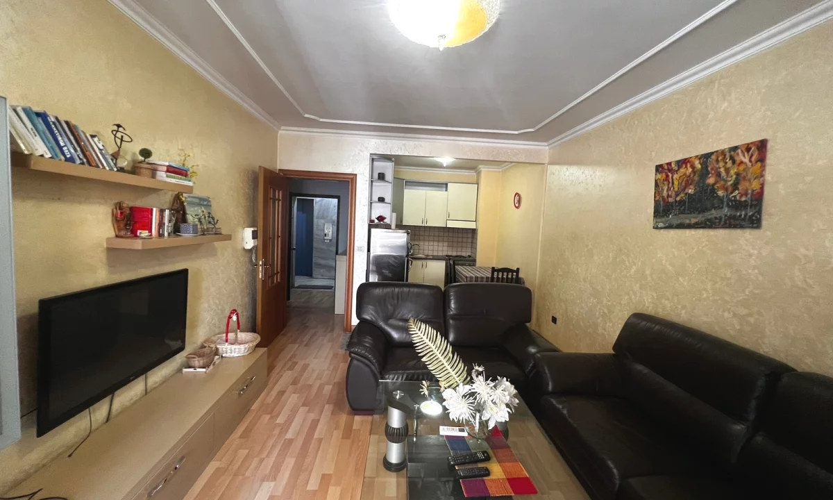Shtepi me qera Apartament ne Tirane, 2+1, Mobilimi E mobiluar, Pagesa 620  Euro.