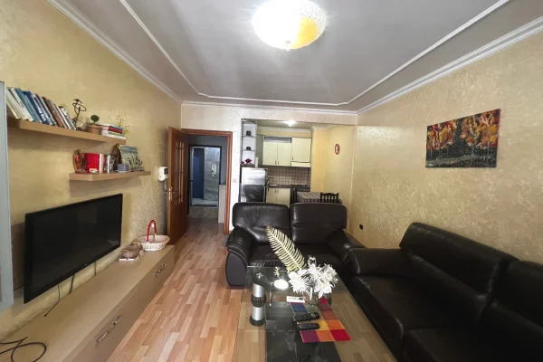 Shtepi me qera 2+1 ne Tirane - 620 Euro