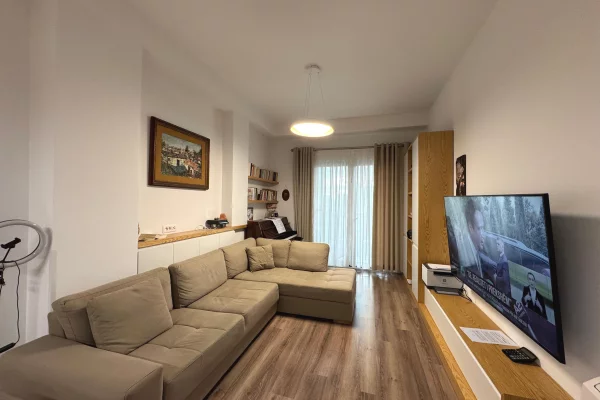 Shtepi me qera 2+1 ne Tirane - 34,800,000 Leke