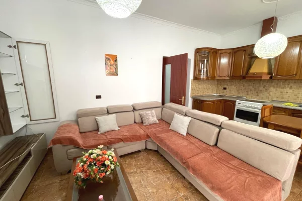 Shtepi me qera 1+1 ne Tirane - 43,000 Leke