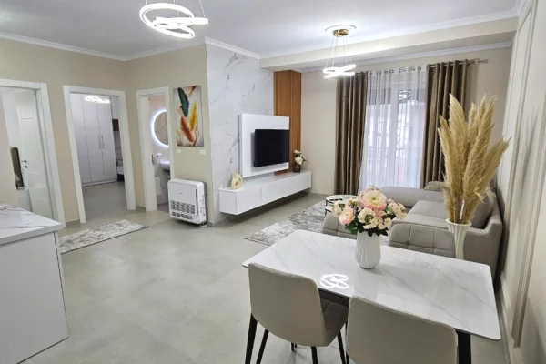 Shtepi me qera 2+1 ne Tirane - 65,000 Leke