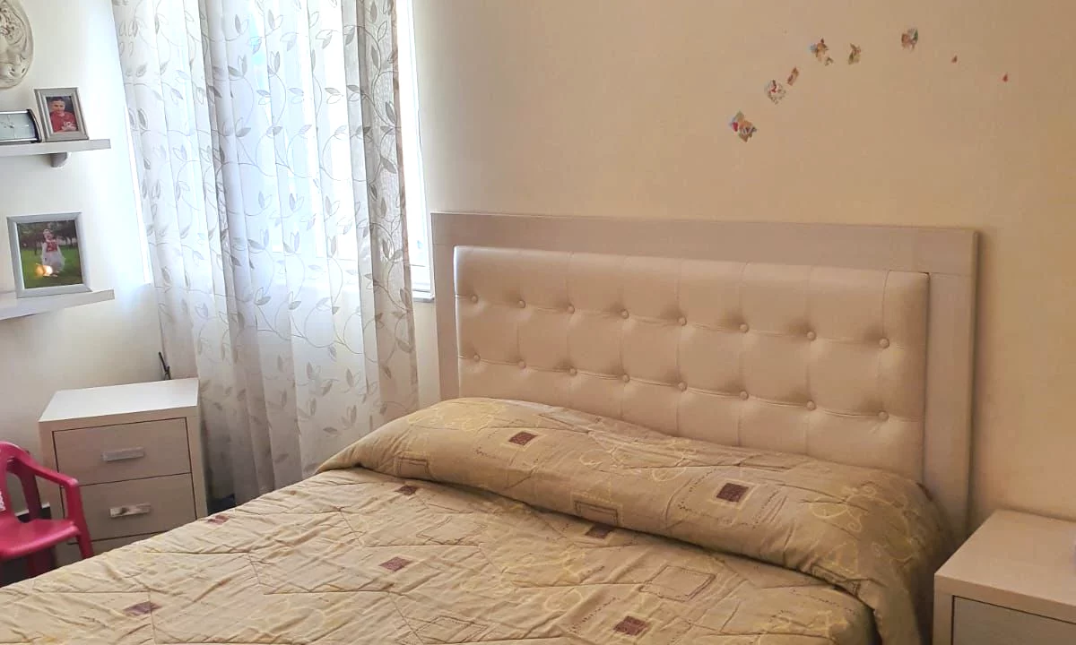 Shtepi me qera Apartament ne Tirane, 1+1, Mobilimi E mobiluar, Pagesa 50,000  Leke.