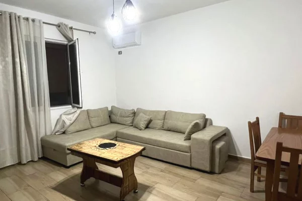 Shtepi me qera 1+1 ne Tirane - 40,000 Leke