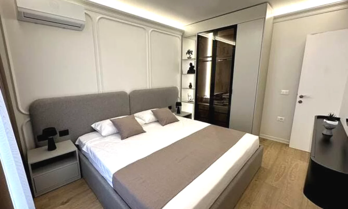 Shtepi me qera Apartament ne Tirane, 2+1, Mobilimi E mobiluar, Pagesa 800  Euro.