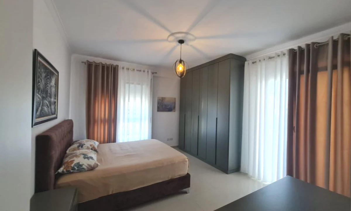 Shtepi me qera Apartament ne Tirane, 2+1, Mobilimi E mobiluar, Pagesa 50,000  Leke.