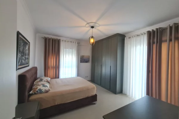 Liqeni i Thate (Prane MIR ZOTIT), Jepet me qera apartament 2+1+2blk.