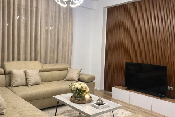 -Liqeni i Thate , jepet me qera apartament modern 1+1!