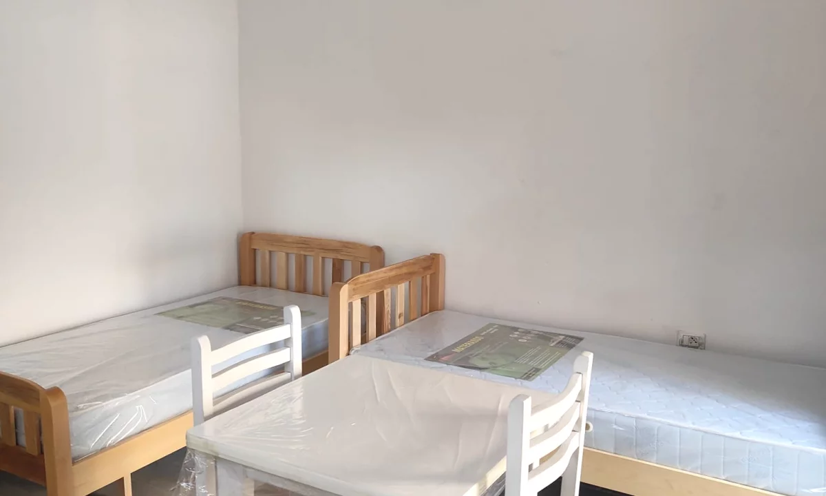 Shtepi me qera Shtepi Private ne Tirane, Garsoniere, Mobilimi E mobiluar, Pagesa 250  Euro.