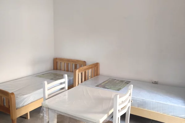 Jepet apartament me qera 250