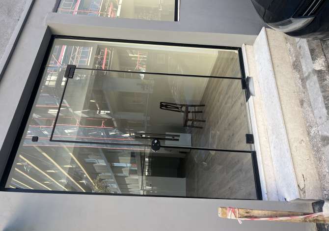 Ambient biznesi me qera 3+1 ne Tirane - 1,200 Euro