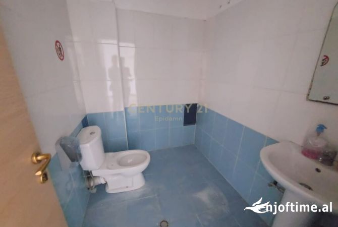 Ambient Komercial per shitje tek Kazazi, Durres !