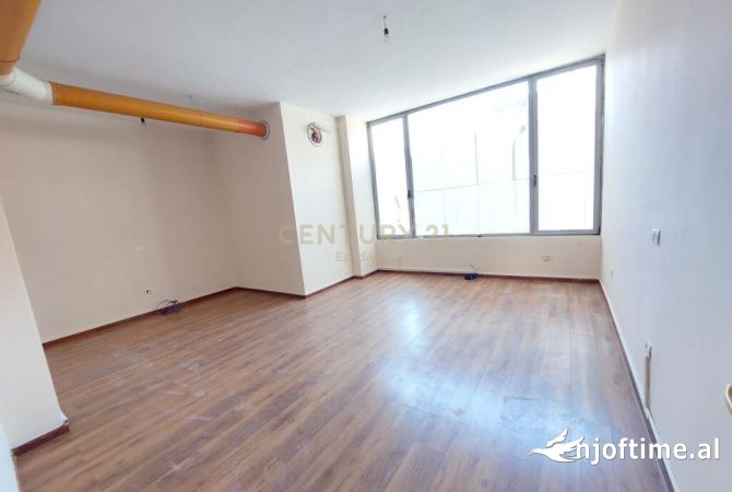 Ambient Komercial për shitje tek Kazazi, Durrës !