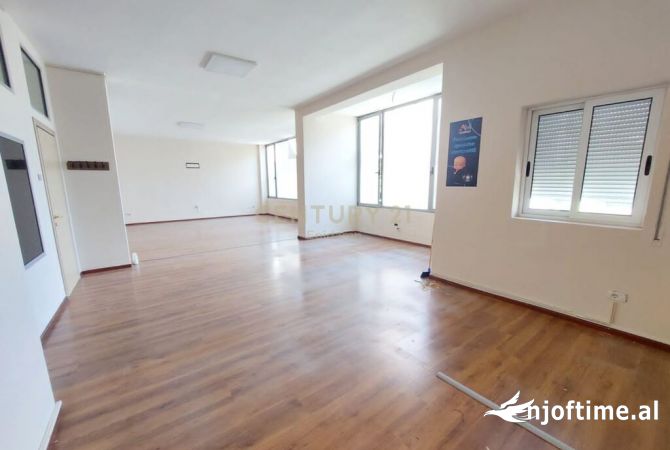 Ambient Komercial per shitje tek Kazazi, Durres !