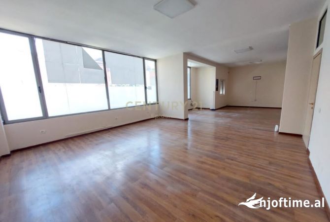 Ambient Komercial per shitje tek Kazazi, Durres !