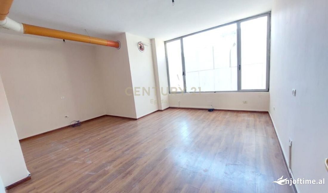 Ambient Komercial per shitje tek Kazazi, Durres !