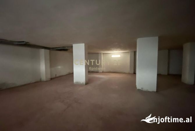 Ambient per qira ne Plazh, Durres !!