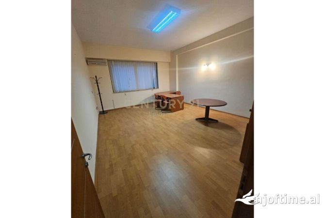 Ambient biznesi ne shitje 3+1 ne Durres - 390,600 Euro